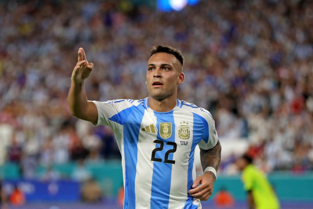 Argentina 2-0 Peru Stats: Martínez Double Seals Top Spot With Knockout Blow to La Blanquirroja